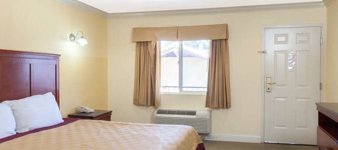 Фото Travelodge by Wyndham Brea