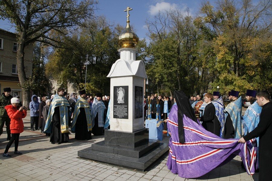 Capilla, cruz conmemorativa Крест-памятник разрушенному Вознесенскому собору, , foto