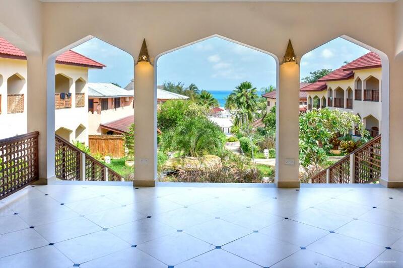 Фото Kendwa Rocks Beach Hotel