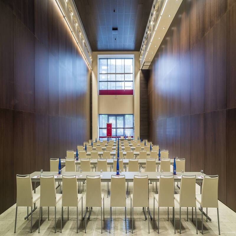 Фото NH Sevilla Plaza de Armas