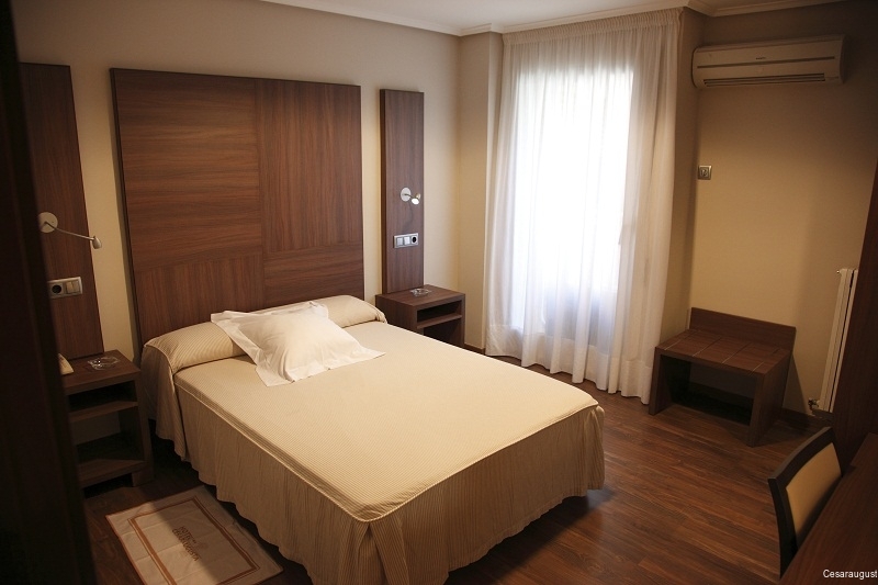 Фото Hotel Cesaraugusta