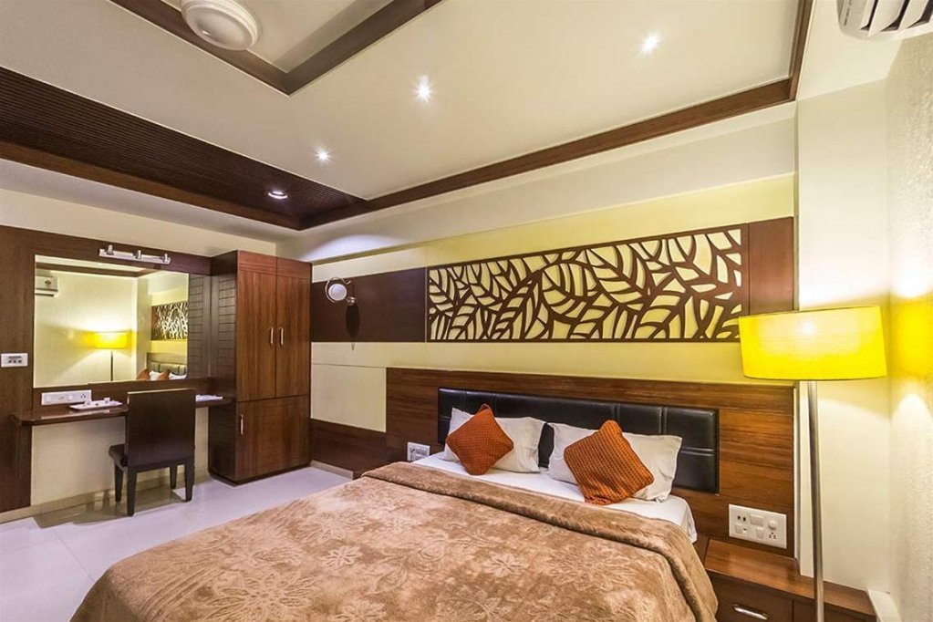 Фото Hotel Grandpragati