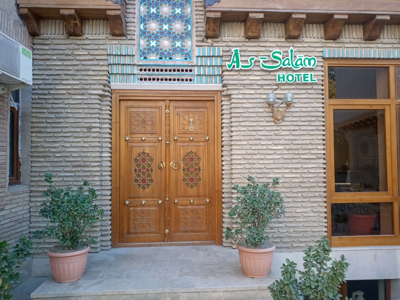 Фото отеля 1