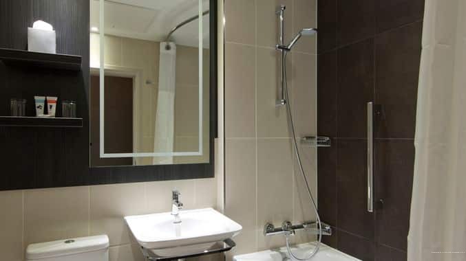 Фото DoubleTree by Hilton Edinburgh City Centre