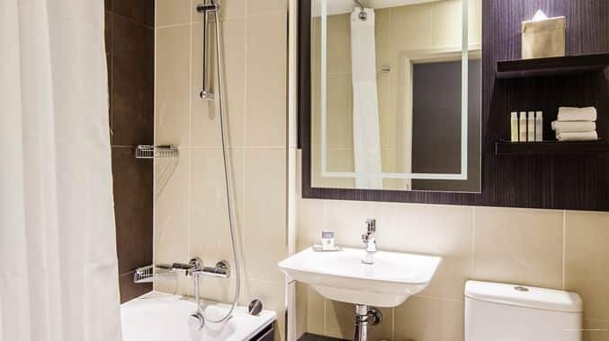 Фото DoubleTree by Hilton Edinburgh City Centre