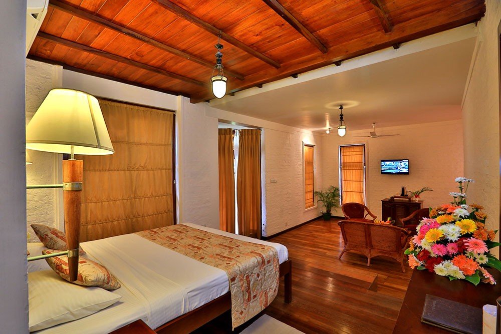 Фото Hibiscus Beach Hotel & Villas