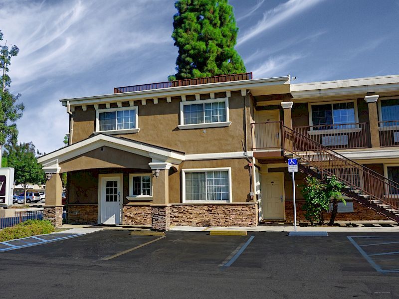 Фото Regency Inn & Suites