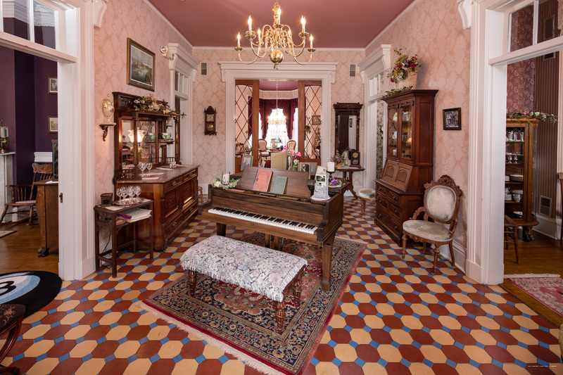 Фото The Steamboat House Bed & Breakfast