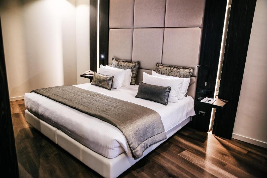 Фото Hotel The Square Milano Duomo