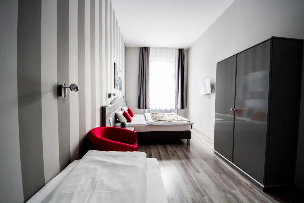 Фото Full Moon Budapest