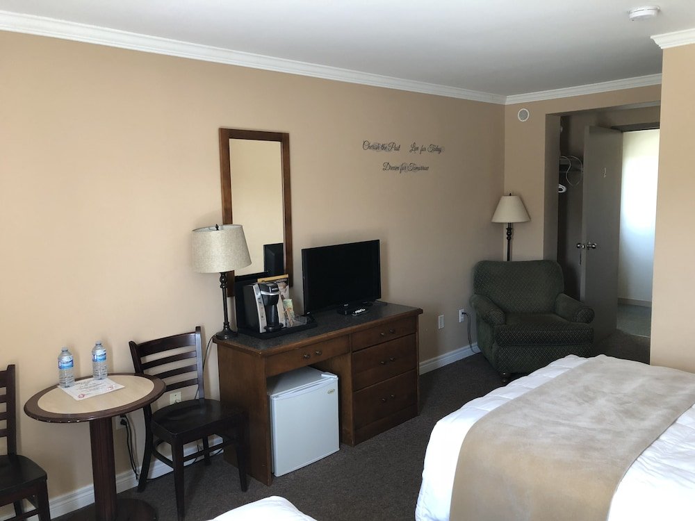 Фото Newfound Inn & Suites