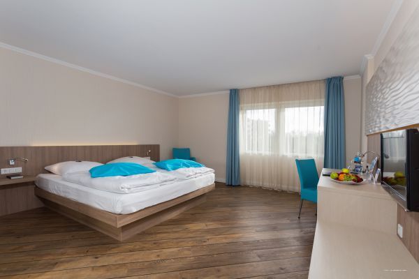 Фото Hotel Vier Jahreszeiten Lübeck