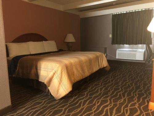 Фото Economy Inn North Randall