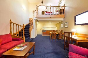 Гостиница Mercure Canberra