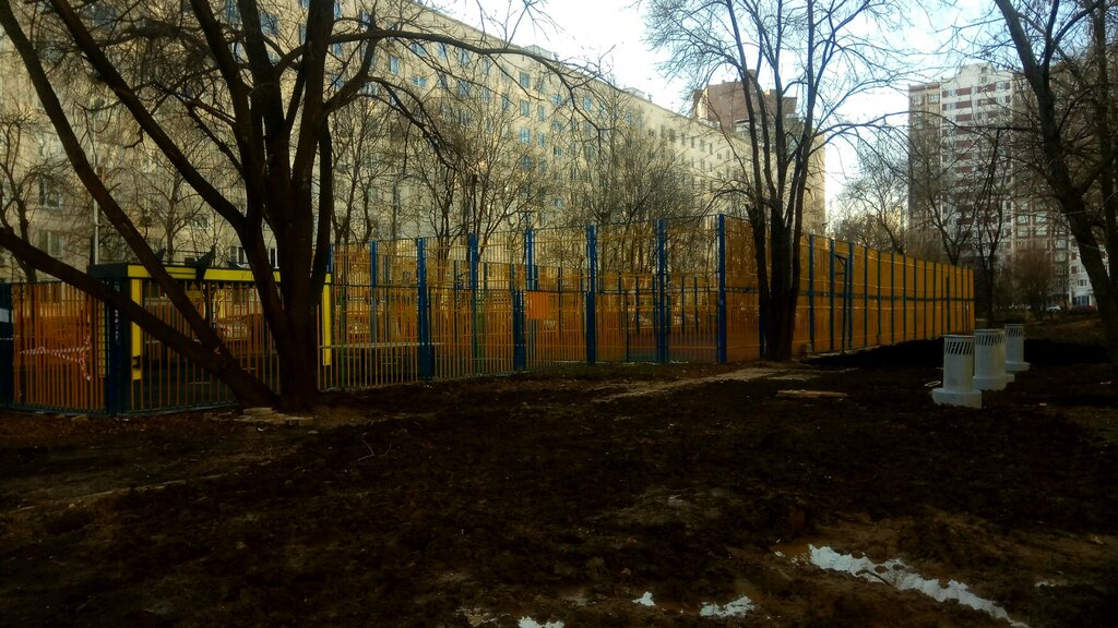Sports ground Dvorovaya sportivnaya ploshchadka Katok, Moscow, photo
