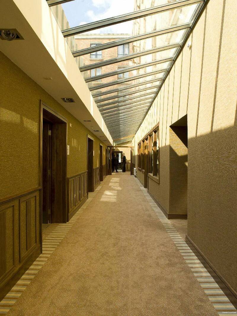 Фото Camden Court Hotel