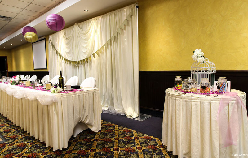 Фото Park West Inn