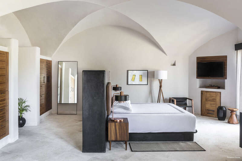 Фото 1 Hotel Toronto