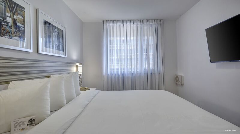 Фото Town Inn Suites