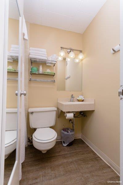 Фото Charlroy Motel