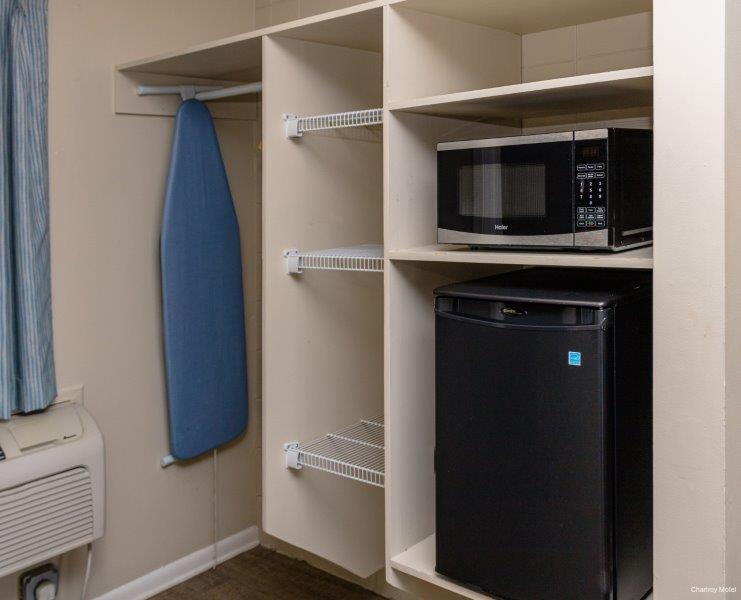 Фото Charlroy Motel