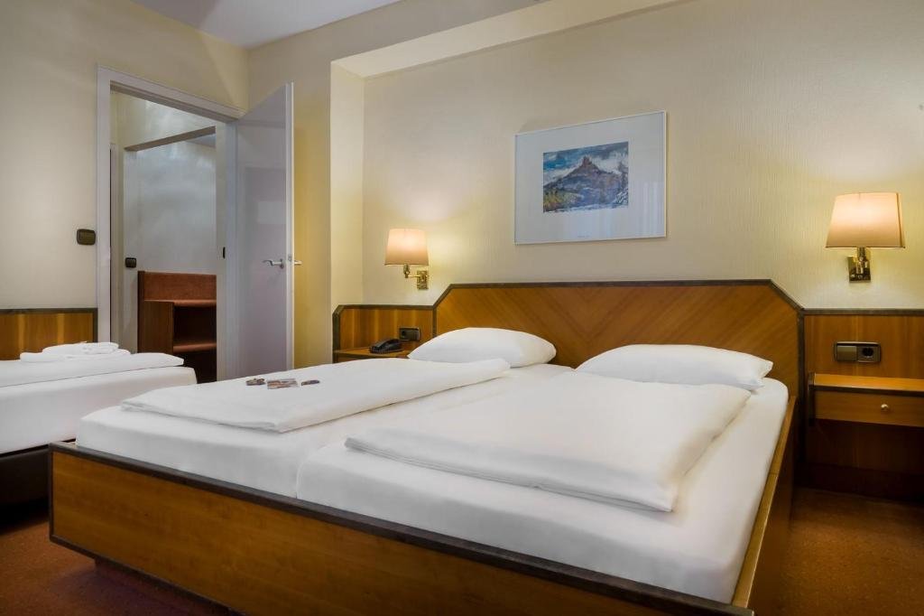 Фото Hotel Rieker Stuttgart Hauptbahnhof