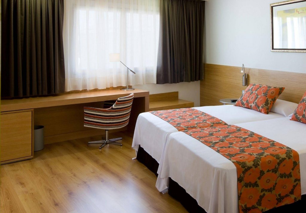 Фото Hesperia Cordoba