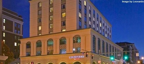 Гостиница Courtyard by Marriott Stamford Downtown в Стэмфорде