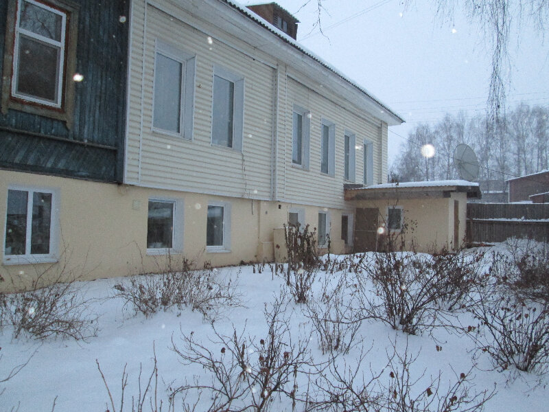 Memorial plaque, foundation stone Здание, где работал легендарный разведчик, Герой Советского Союза Н.И. Кузнецов, Kudimkar, photo