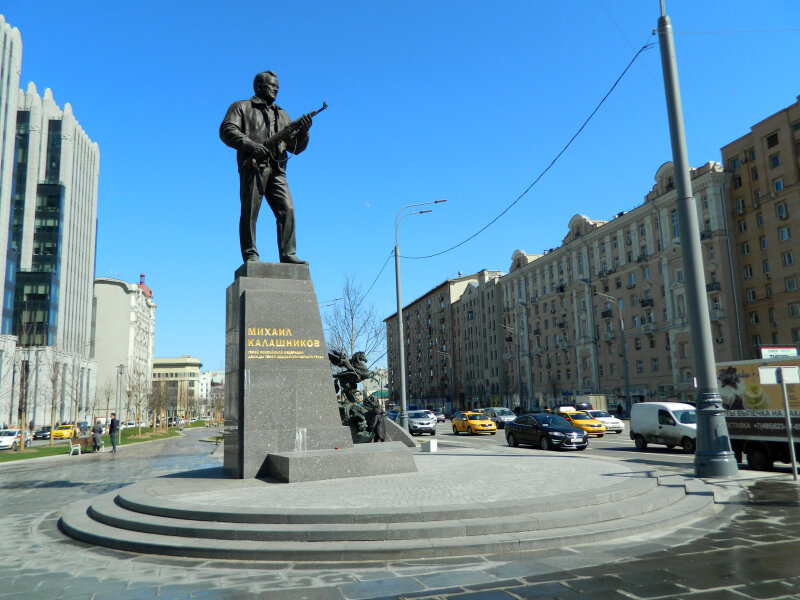 Жанровая скульптура Памятник М. Т. Калашникову, Москва, фото