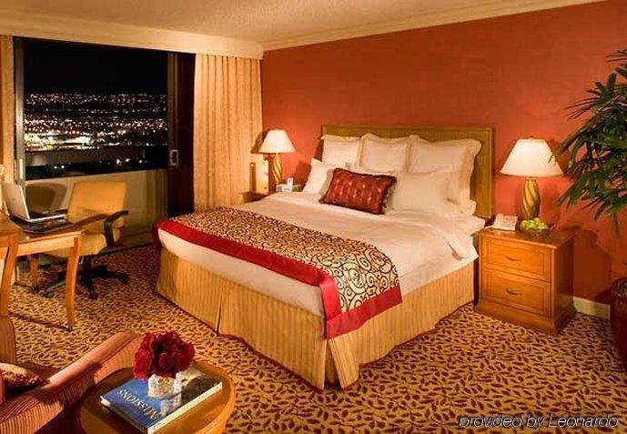 Фото Torrance Marriott Redondo Beach