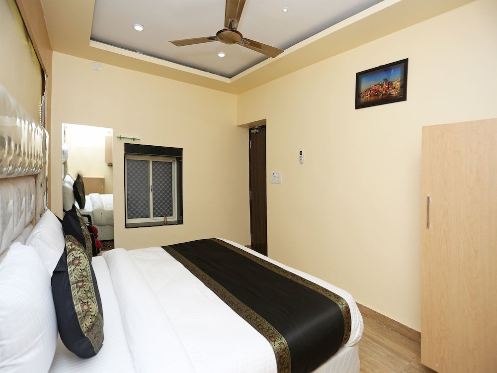 Фото Oyo 15530 Hotel G S Residency