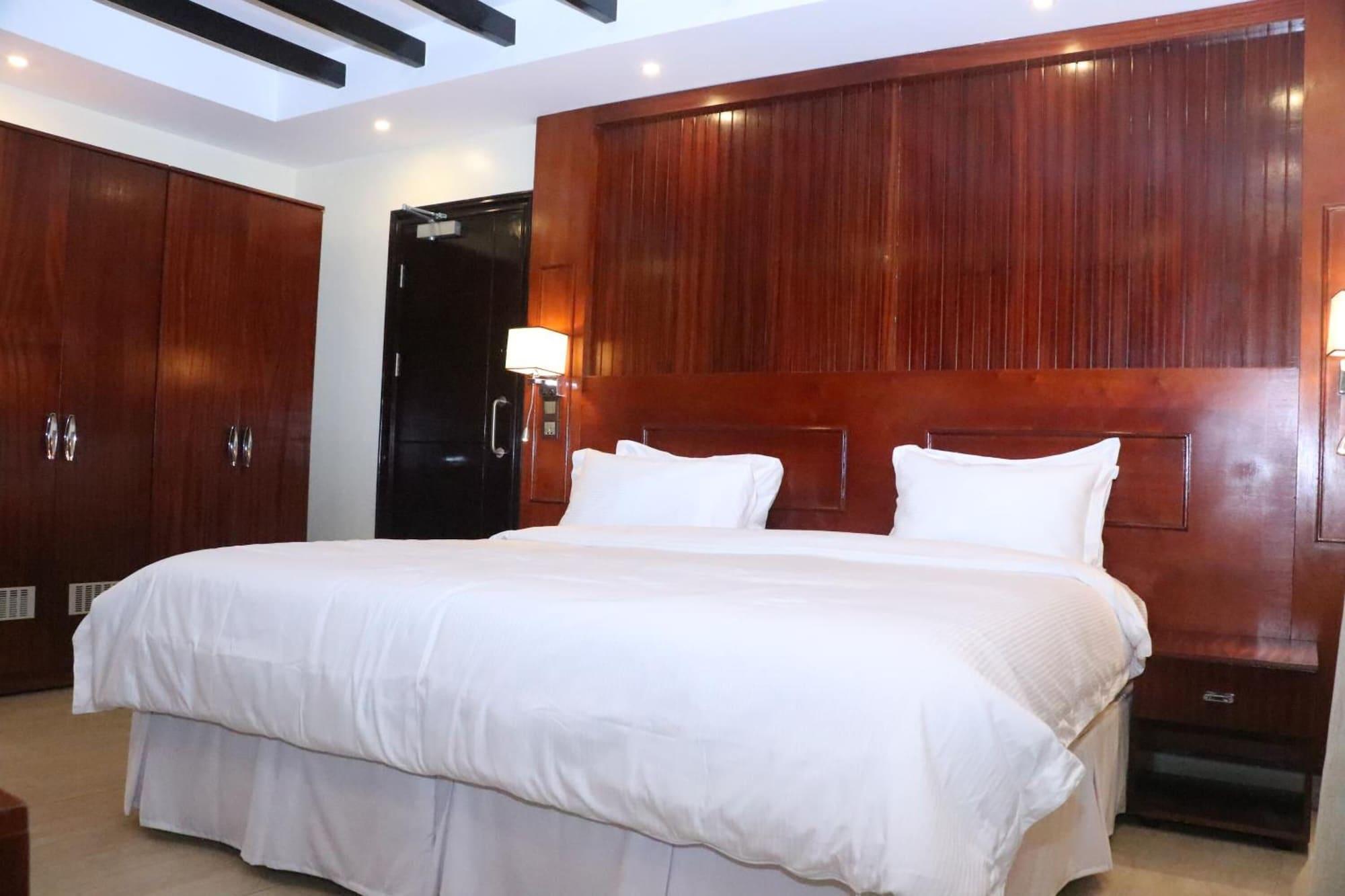 Фото Sainte Famille Hotel