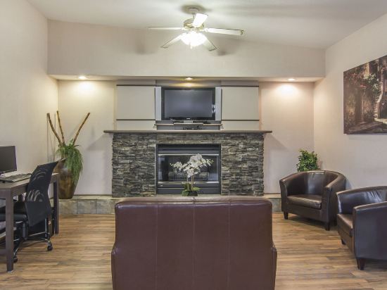 Фото Econo Lodge Inn & Suites Lethbridge