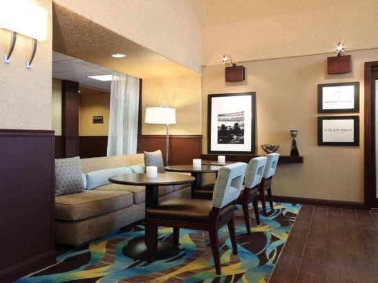 Фото Hampton Inn & Suites Ontario