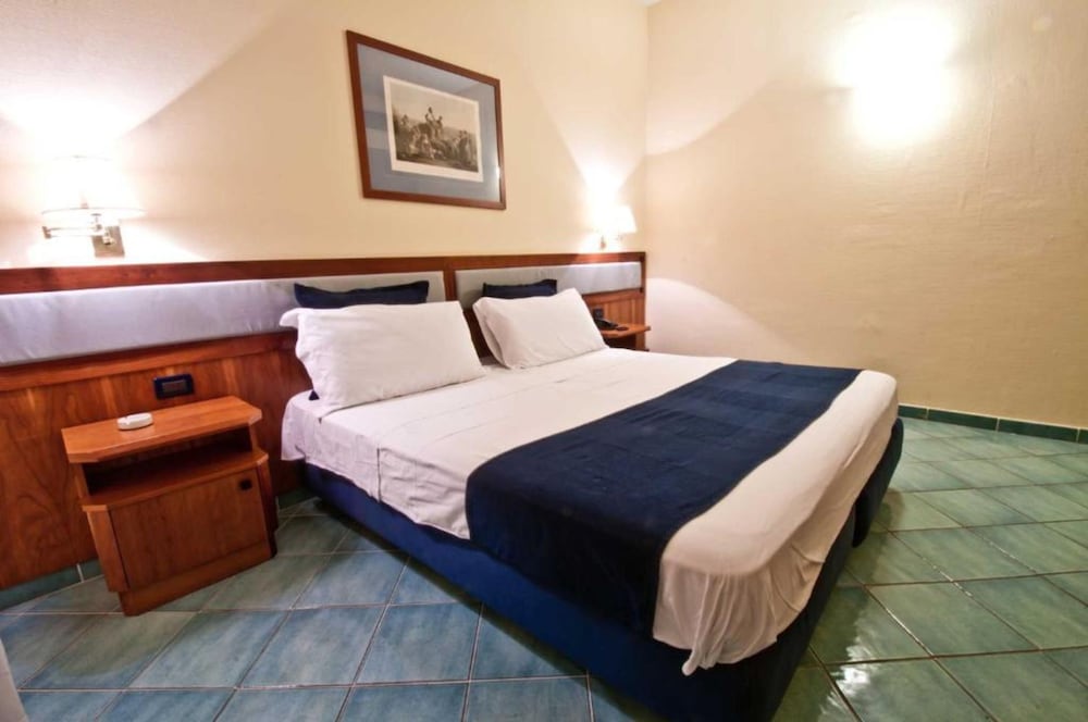Фото Hotel Marad