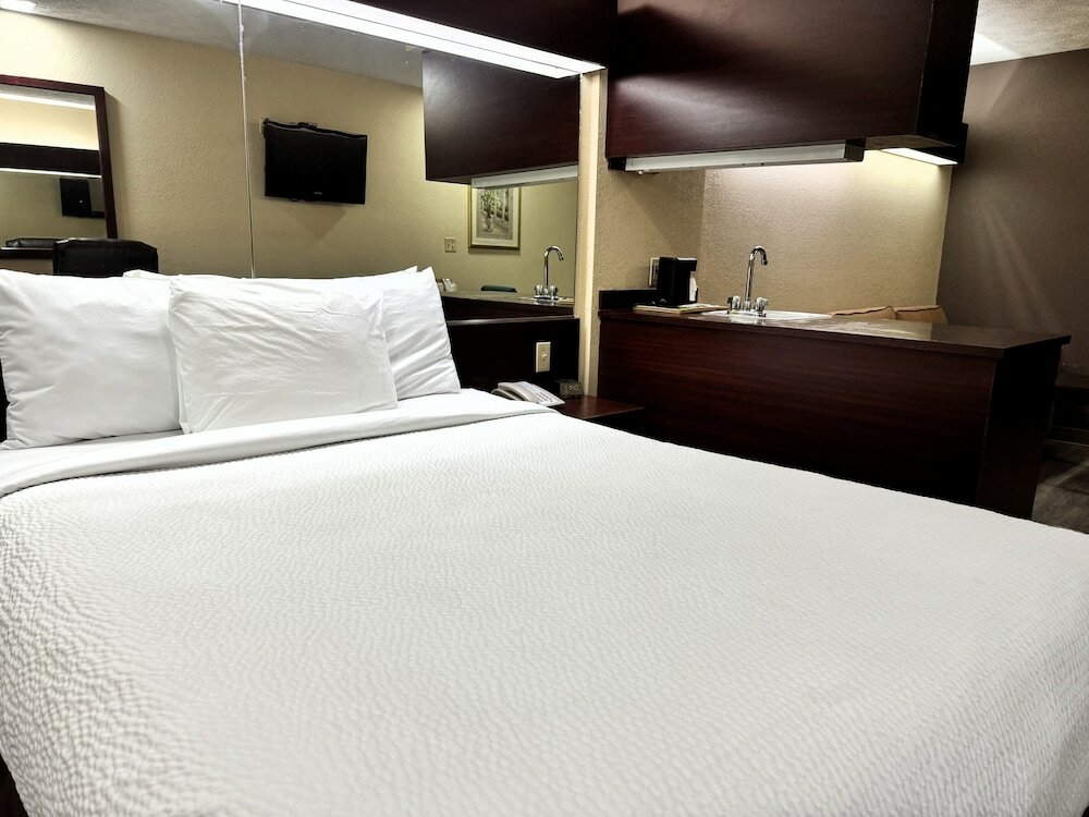 Фото Microtel Inn & Suites by Wyndham Meridian