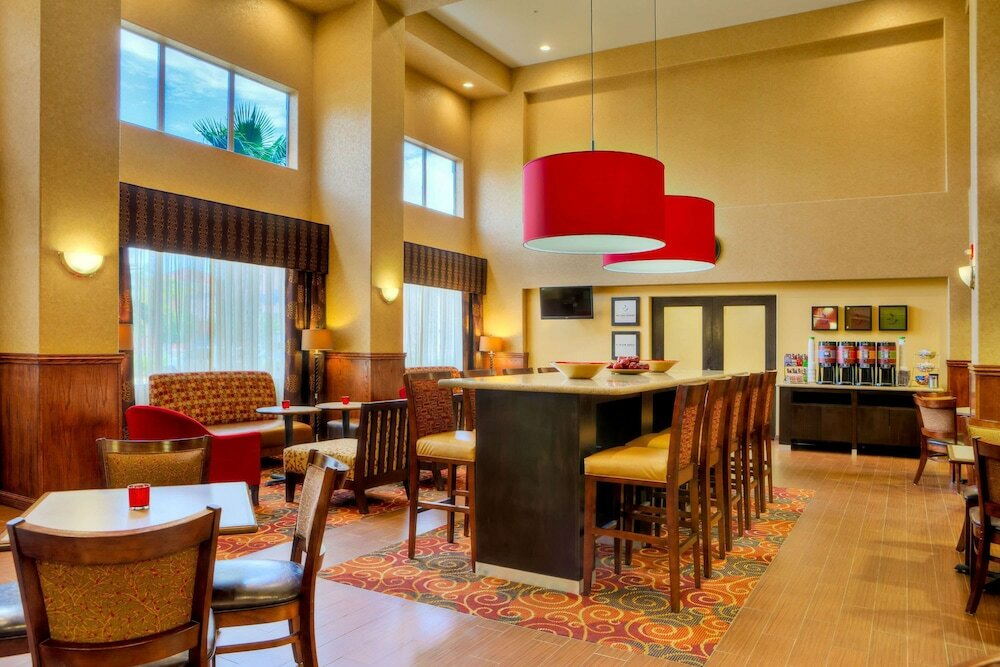Фото Hampton Inn & Suites Palmdale