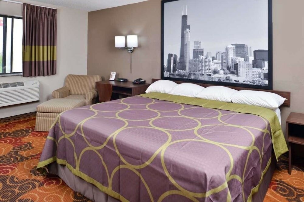 Фото Super 8 by Wyndham Romeoville Bolingbrook