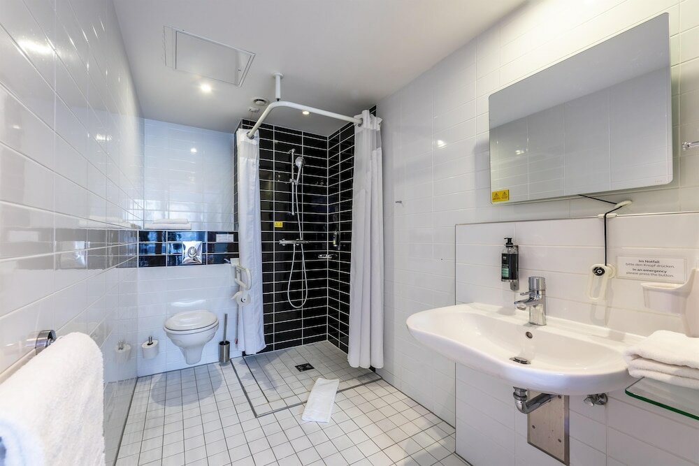 Фото Premier Inn Hamburg City Millerntor