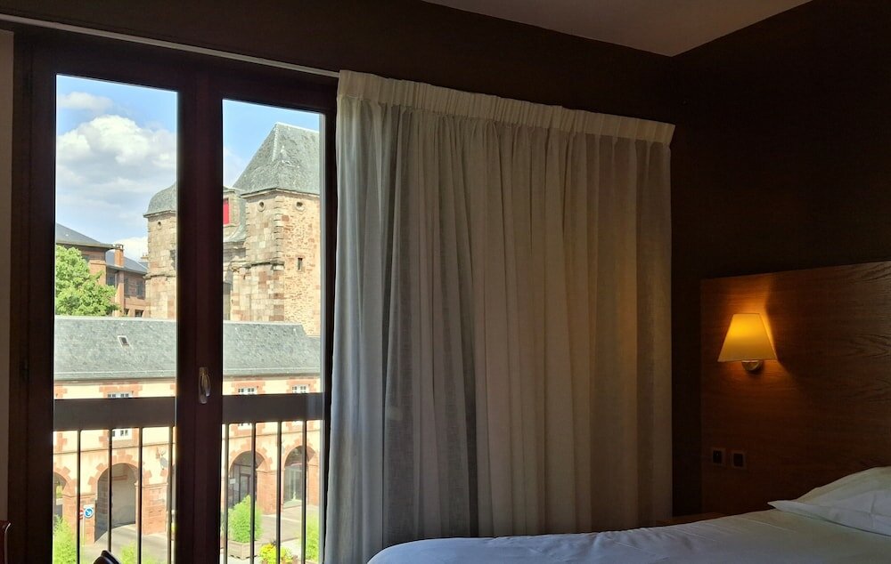 Фото Inter-Hotel De La Tour Maje