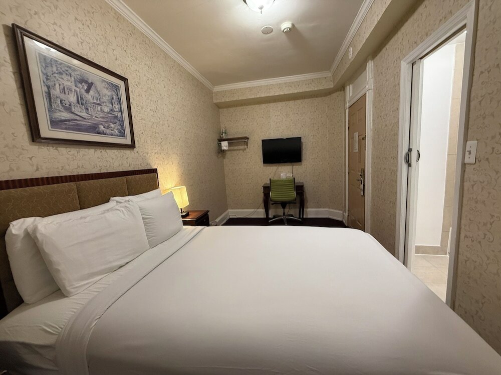 Фото The Baron Hotel