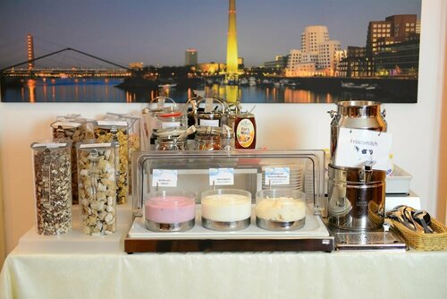 Внешний вид отеля Hotel National Düsseldorf в Дюссельдорфе, фото 3