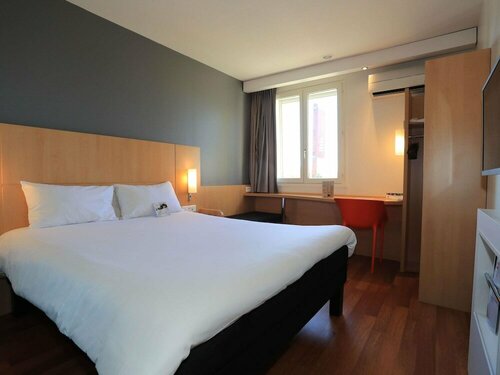 Гостиница Ibis Aurillac в Родезе