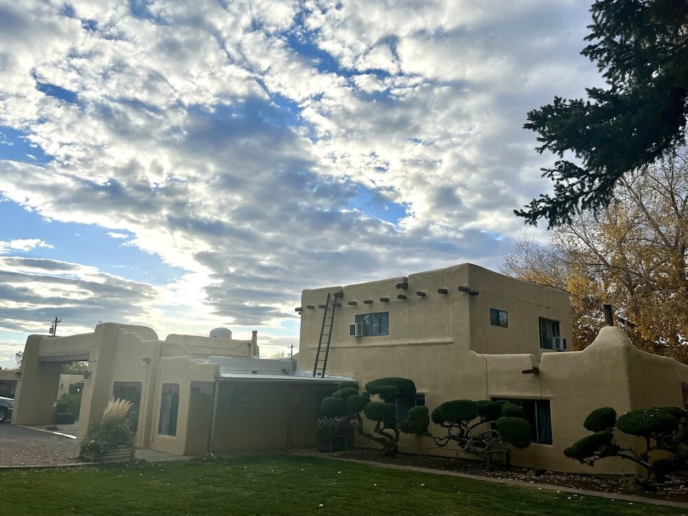 Фото El Pueblo Lodge