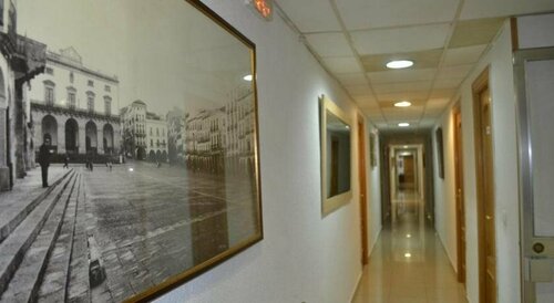 Гостиница Hostal Al-Qazeres в Касересе