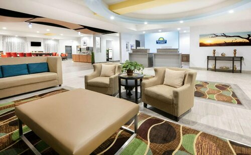 Гостиница Days Inn & Suites by Wyndham Lubbock Medical Center в Лаббоке