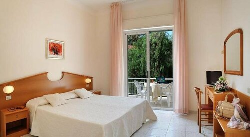 Гостиница Hotel Helios в Диано-Марине