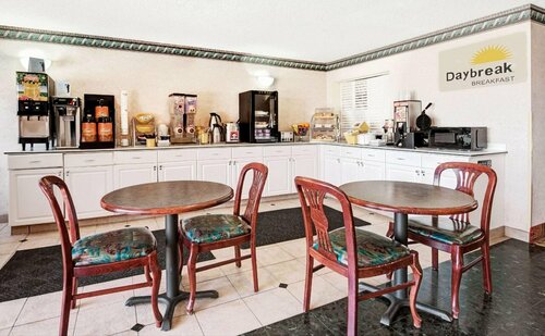 Гостиница Days Inn by Wyndham Dallas Plano в Плано