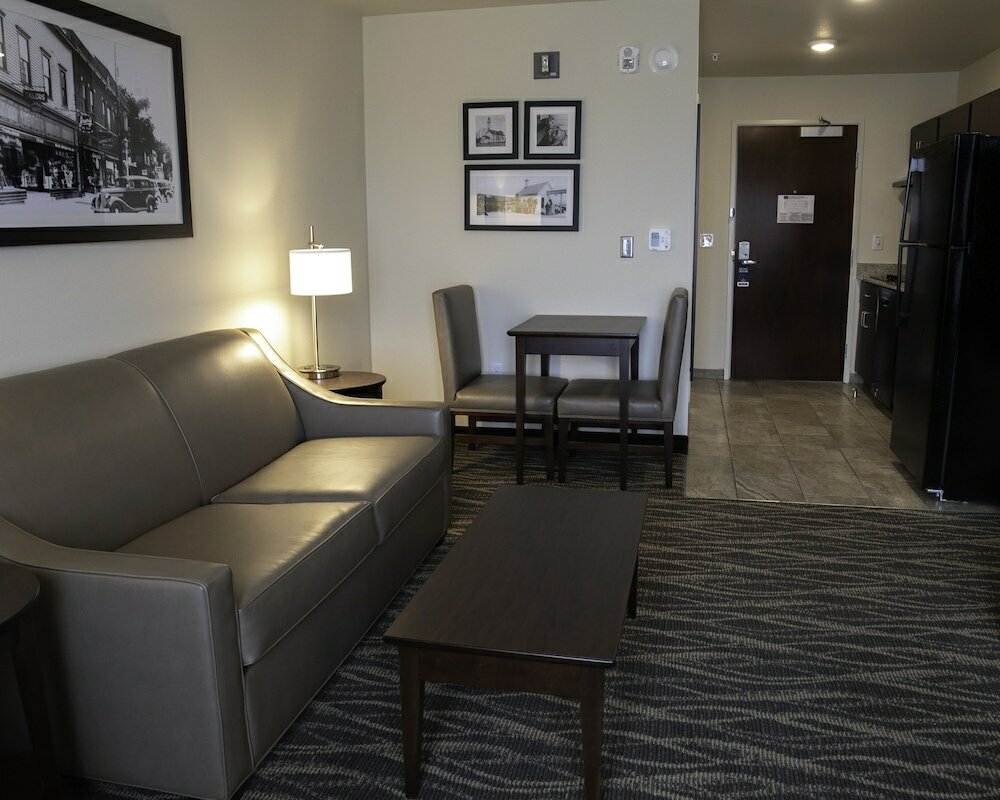 Фото Cobblestone Hotel & Suites - Two Rivers